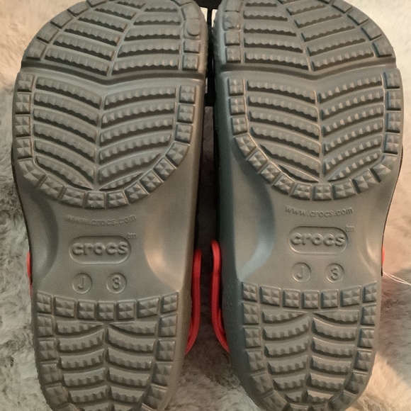 Crocs Mickey Mouse 90th Anniversary Edition NWT Size J3 - Picture 4 of 4